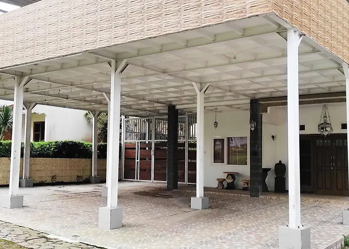 Pertiwi Homestay Near Museum Angkut Batu Malang